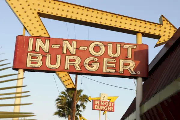O In-N-Out Burger não chamará mais o pedido 67 devido ao irritante meme ‘Six Seven’ da Geração Alpha