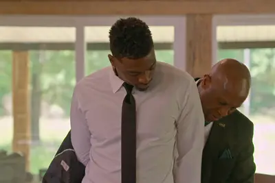 Le père de Clay est rôti par la convocation aux Jeux olympiques amoureux est aveugle