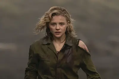 El final de Shadow in the Cloud explicó: ¿Qué sucede en la película de ciencia ficción de Chloë Grace Moretz?