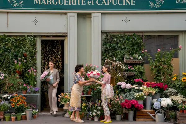 Lily Collins como Emily en el episodio 505 de Emily In Paris