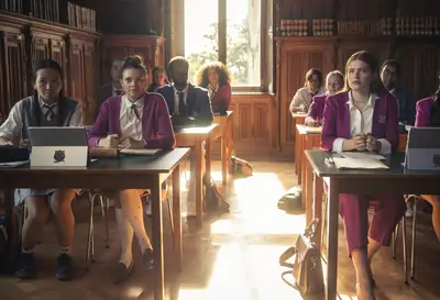 Übertragen Sie es oder lassen Sie es aus: Maxton Hall: Die Welt zwischen uns in erstklassigem Video, über Boarding Schools, die von Feinden zu einem unwahrscheinlichen Paar gehen