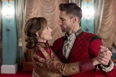 Transmitirlo o omitirlo: Caterer curioso: planes frustrados en Hallmark Mystery, la entrada más acogedora en la serie Nikki Deloach y Andrew Walker