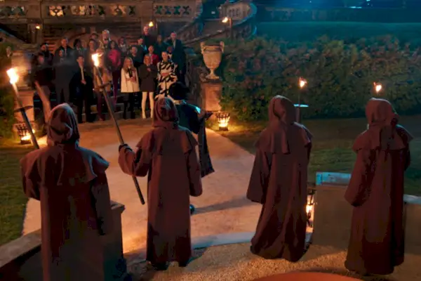 Der Trailer zur 4. Staffel von „The Traitors“ verspricht schmutziges, betrügerisches, trügerisches Drama von Housewives, Donna Kelce, Michael Rapaport und mehr: Hier ansehen