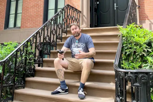 ROTURA. Adam The Woo Williams: YouTuber de viajes muere a los 51 años