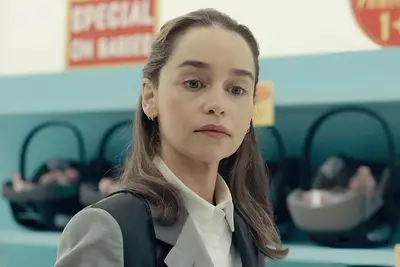 Transfira ou deixe de lado: “A geração da cápsula do Hulu, uma sátira distópica com Emilia Clarke como mãe dos filhos Chopy (não dragões)