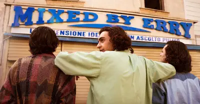 Transfira ou deixe sair: Misturado por Erry na Netflix, uma divertida comédia italiana em uma caixa de imperium bootleg dos anos 80