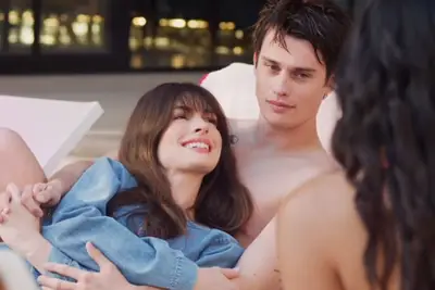 Quantos anos tem Hayes Campbell na ideia de você? O diretor Michael Showalters explica por que ele mudou a idade do livro