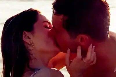 Kat and John Henry kissing on 