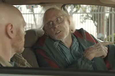 Bill Burt Netflix, Old Dads, oferece a auto -reflexão necessária para a quantidade de dor: vá para terapia