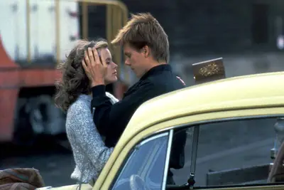 A estrela de Phootlose, Lori Singer, abre o primeiro beijo mágico com Kevin Bacon: foi tão real