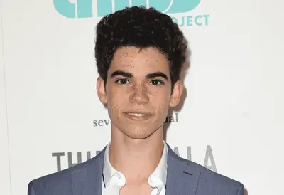 Onde você pode transmitir o trabalho mais popular da estrela da Disney Cameron Boyce, de Jessie para os filhos