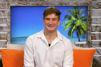 Bergie von Love Island USA è un eroe estivo, un ragazzo timido in un reality show super eccitato