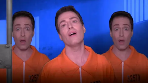 Randy Rainbow applaudit le crime Trump ou Rico pour 91 accusations dans une nouvelle parodie: 9 de plus et obtenez une photo gratuite! (Vidéo)