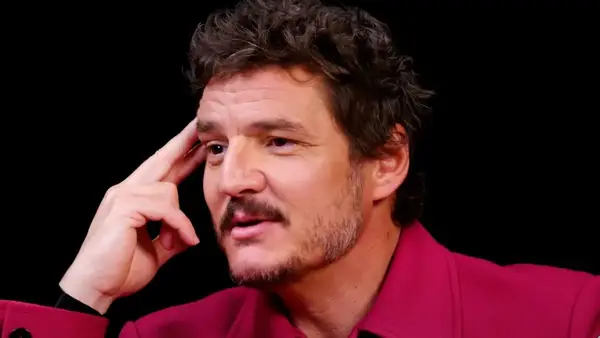 Pedro Pascal examine une grand-mère tordue dans les courts métrages basés sur la sensation de jeux mobiles Fusion Mavic Games